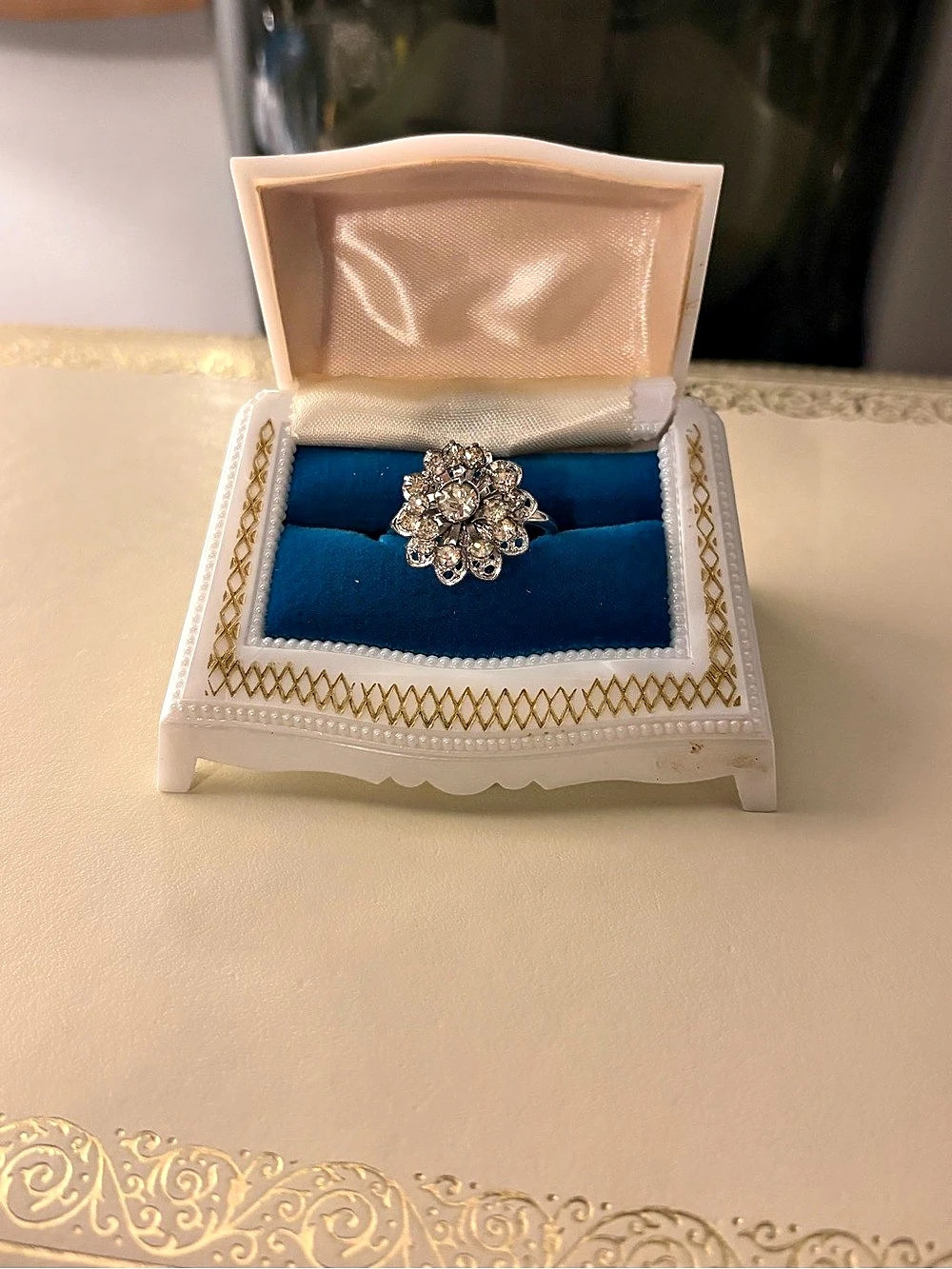 Vintage Sarah Coventry Floral Rhinestone Ring Size 8.5 Like New